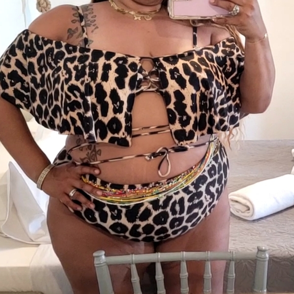 Animal print 2 piece bathing suit size 4xl. Great stretch 👌 - Picture 3 of 11